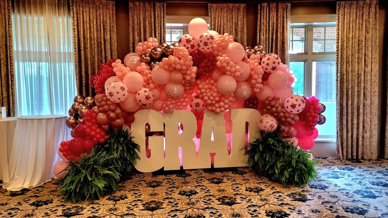 Atlanta Balloon Designer and Event Stylist , Graduation balloons in Atlanta, Balloon Decor, Balloon delivery, Balloon Artistry