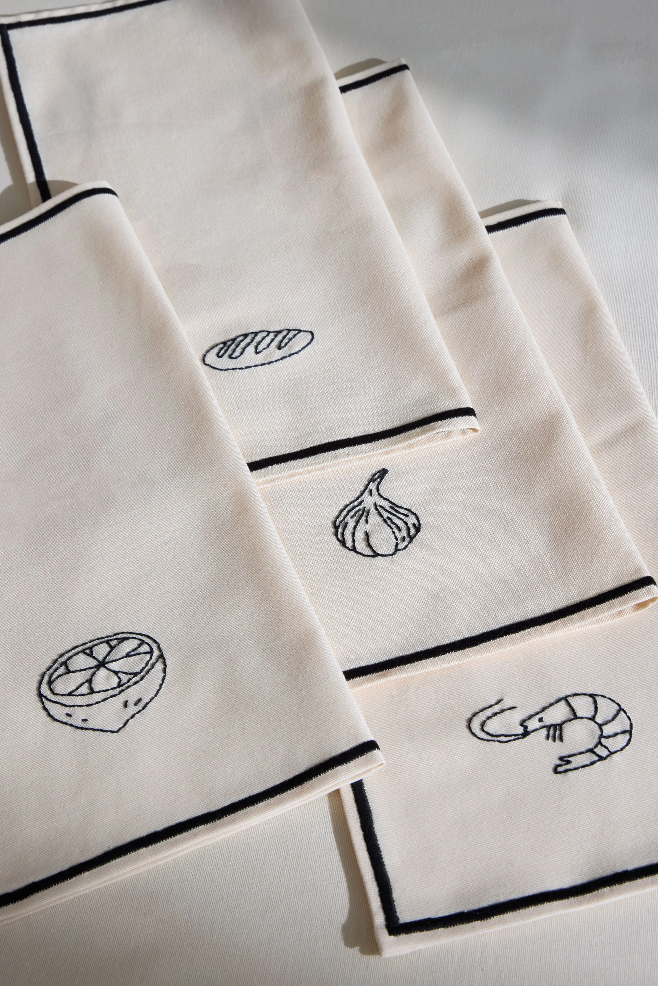 Embroidered Napkin Set