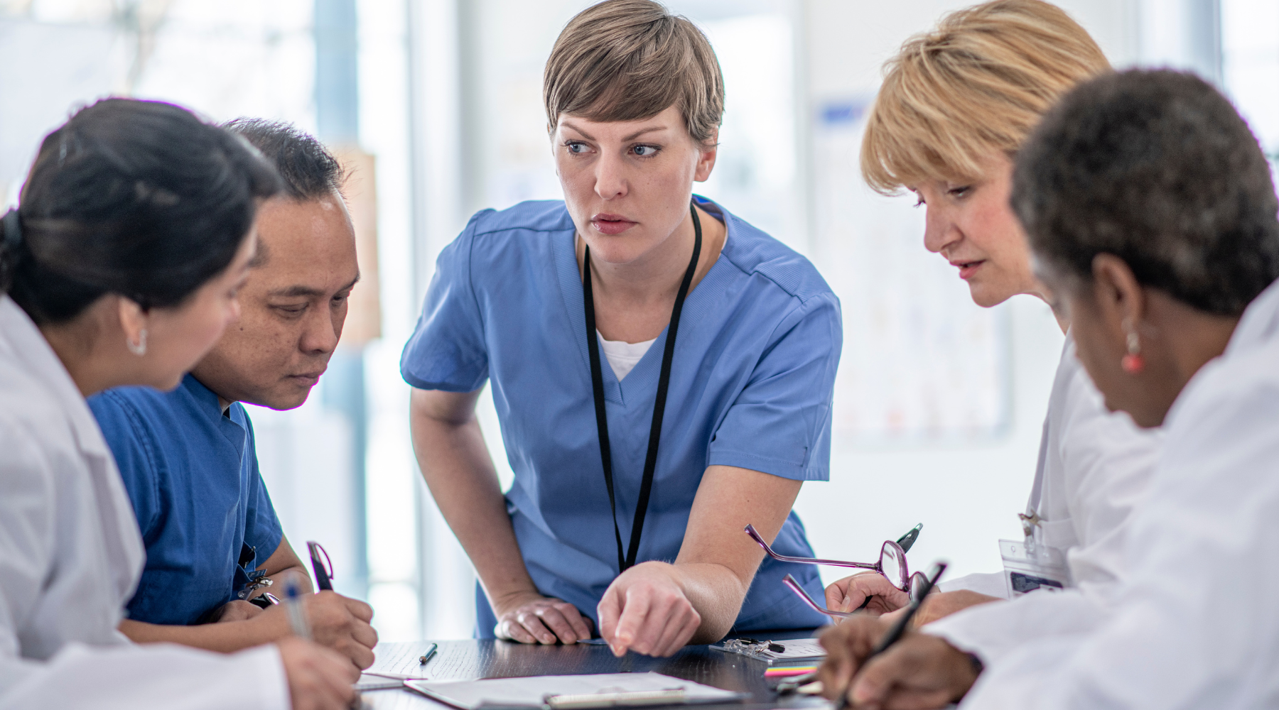 doctors meeeting and talking