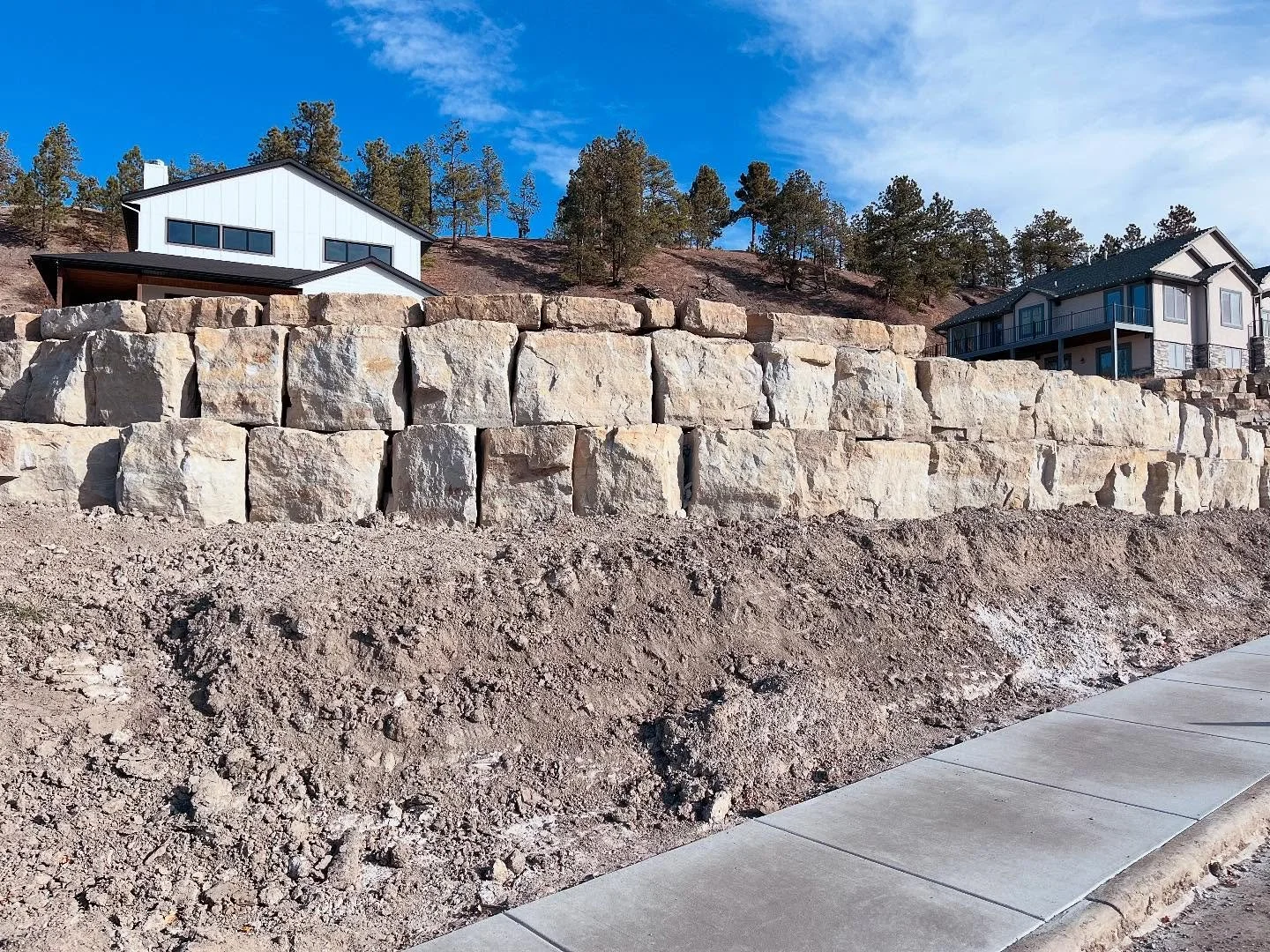 New project finishing up in the Briarwood sub here in Billings. This specific client wanted the natural faces in the 40&rdquo; stone which turned out beautifully. We paired some nice 12&rdquo; as top caps and small stacked walls for accents. It&rsquo
