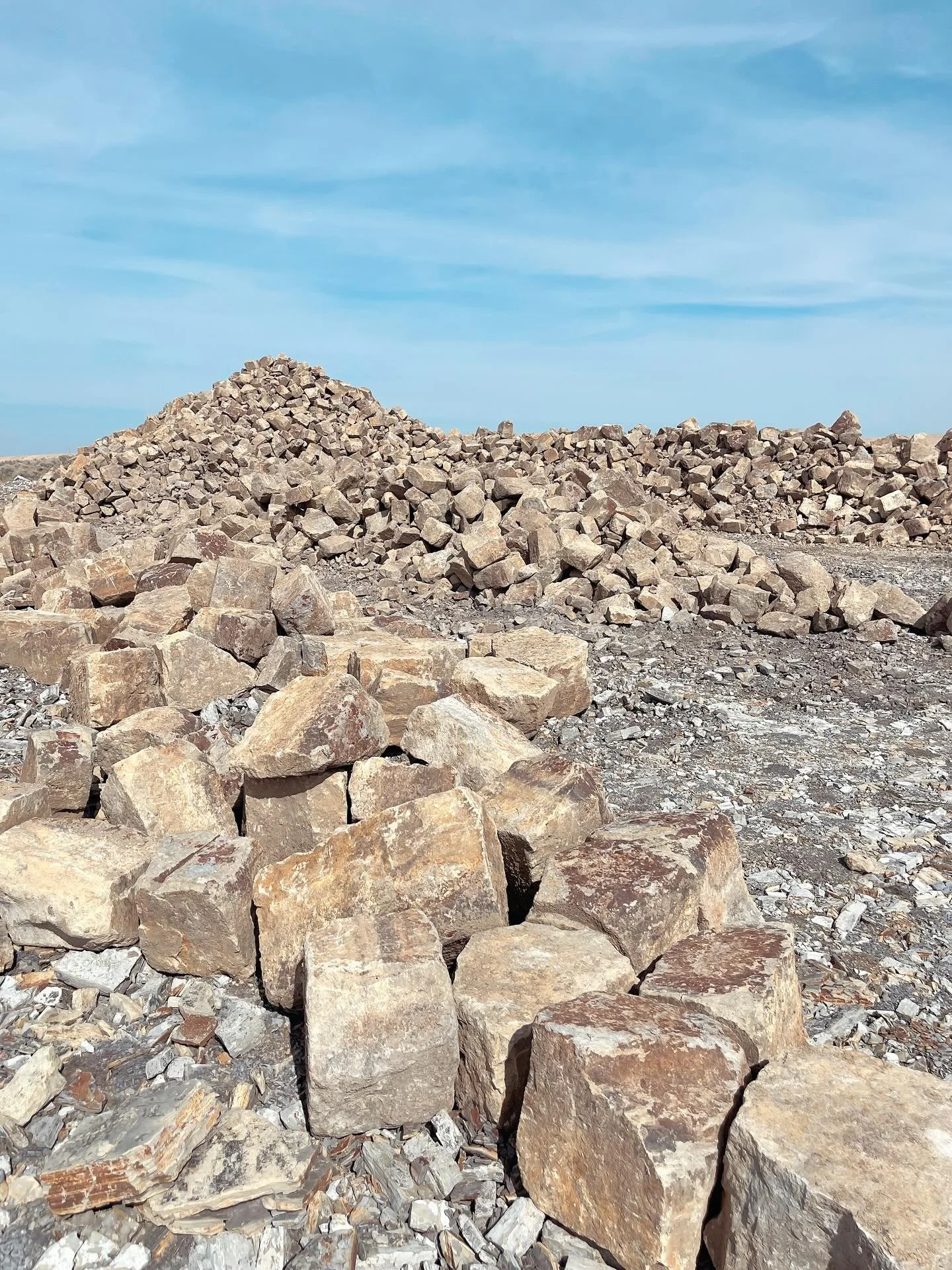 We have hand-stackers&hellip;and a lot of them ready to go out the door! These beautiful blocks are roughly 12&rsquo; in height and vary in lengths to match your project. Ranging from 25-100+ lbs they are manageable to work with yourself without mach