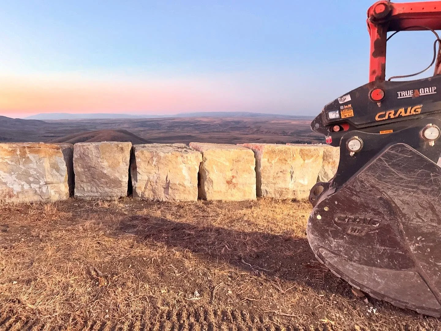 Doesn&rsquo;t get much prettier than that!
.
.
.
#stone #stonequarry #montanastone #montanastonequarry #landscape #landscapestone #retainingwall #retainingwallstone #hardscape #hardscapes #bigsky #bigskymt #bigskymontana #yellowstoneclub #landscapede