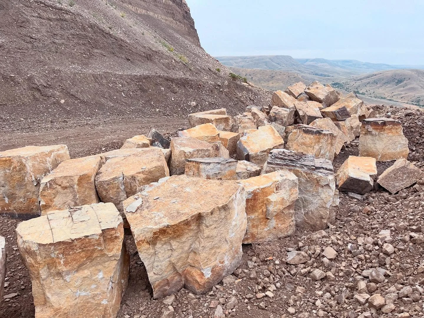 Some beautiful 32&rsquo; coming out of the slide area. 
.
.
.
#stone #stonequarry #montanastone #montanastonequarry #landscape #landscapestone #retainingwall #retainingwallstone #hardscape #hardscapes #bigsky #bigskymt #bigskymontana #yellowstoneclub