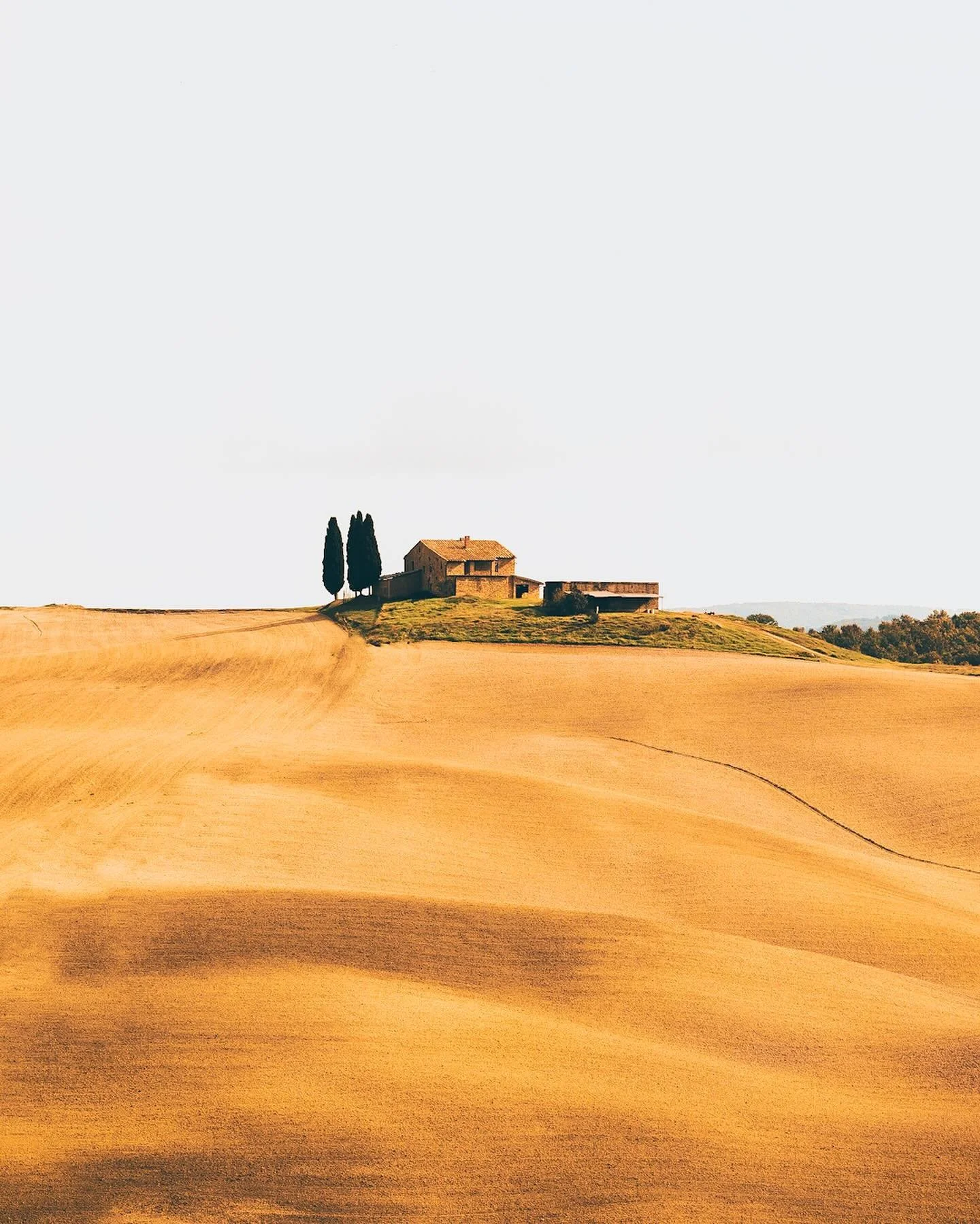immerse yourself in the tranquil simplicity of tuscany ☀️