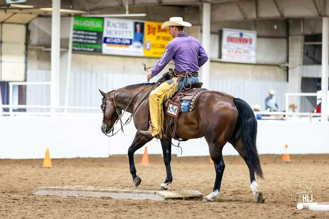 Joshua rushing competing at Lucky J Steakhouse and Arena in Carthage, MO.