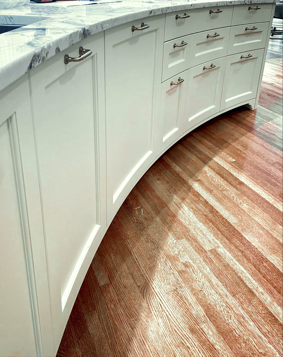 Prior fabrication experience.
Curved kitchen cabinetry shaped to follow the window wall.