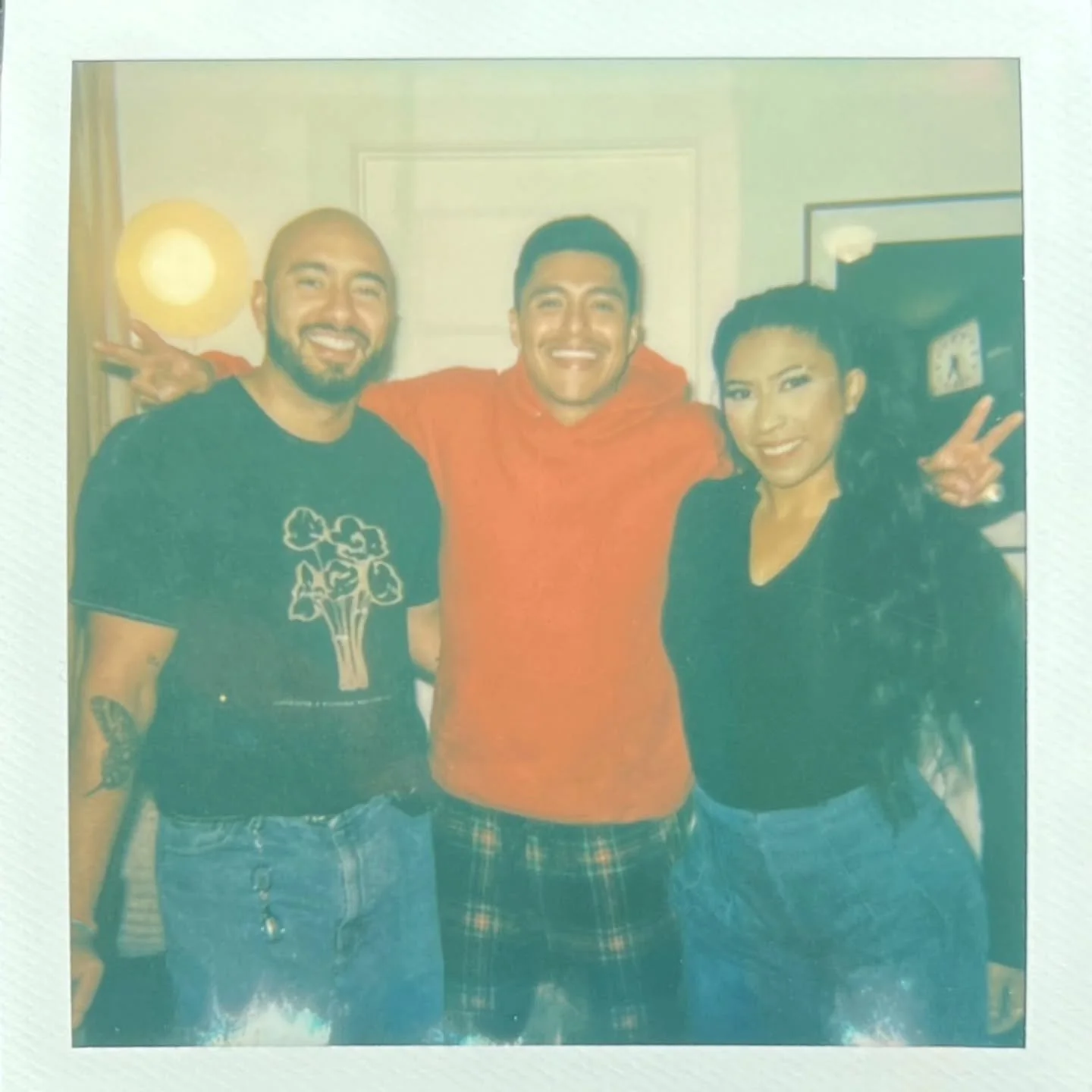 Feliz nochebuena 🎄 Christmas came early this year when I got to style @jonillovace para El Recalentado con @remezcla x @cocacola ! Thank you to the team for bringing me on for this fun shoot ✨️ (Plus I taught myself how to make a fake panza on the f