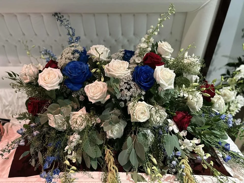 Arrangement 5 (coussin de cerceuil) │ 800$