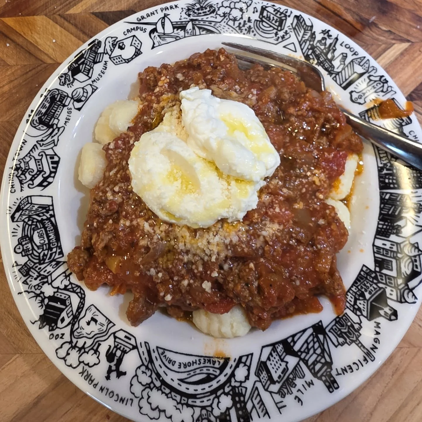 Tratorria Tuseday! In this case Ravioli and Gnocci with Arbiatta Marinara with ground beef and onions, topped with Ricotta, Olive Oil and Parm. Flavored with Italian Seasoning throughout.

See comments for where we got our pasta.

#tusedaytratorria #