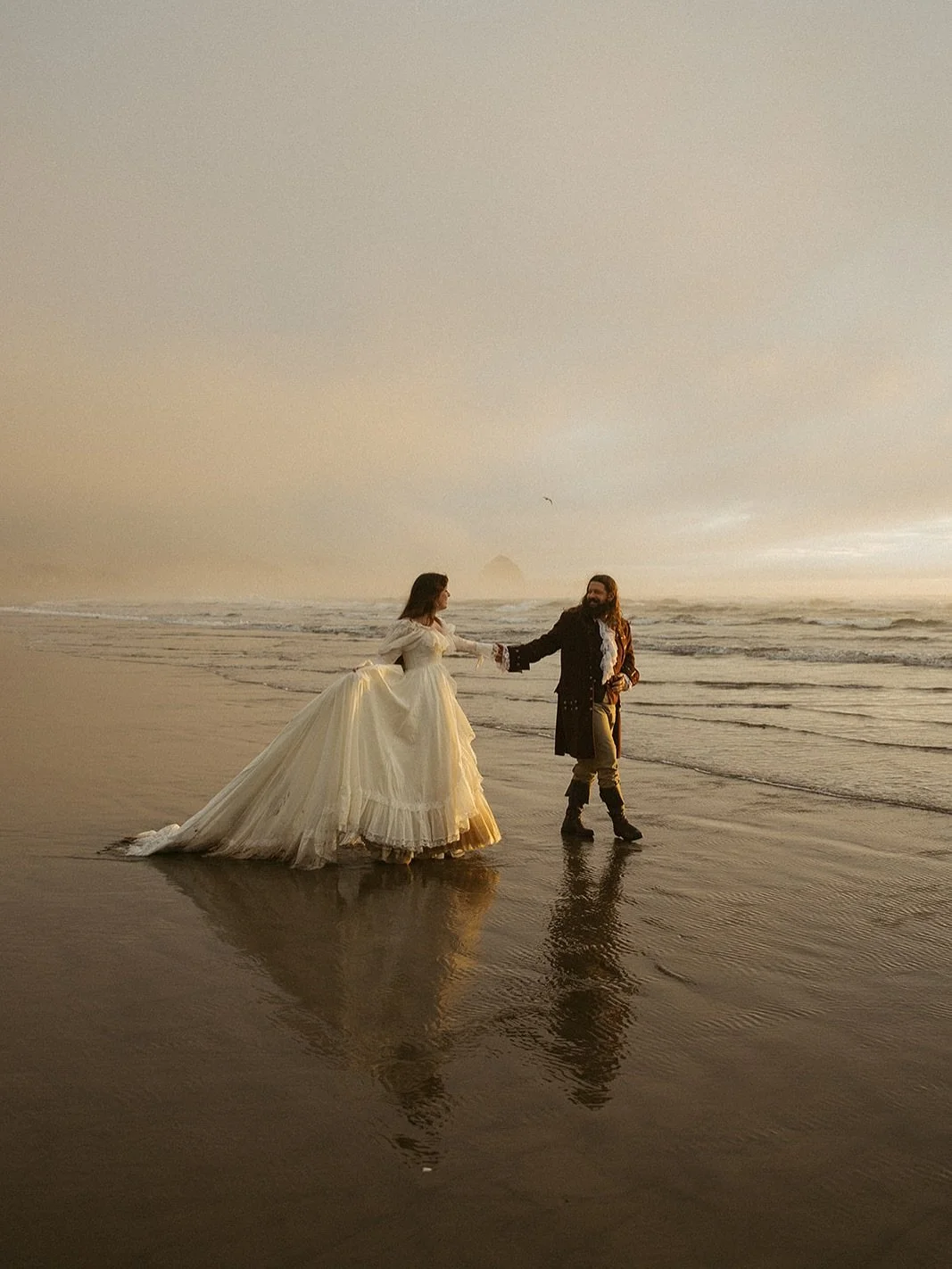 R + N&rsquo;s Elopement on the Oregon Coast, under the most dreamy sunset sky 🌞🌊 (keep scrolling to see the most insane misty forest)🌲

#oregoncoast #oregoncoastelopementphotographer #oregonelopementphotographer #washingtonelopementphotographer #p