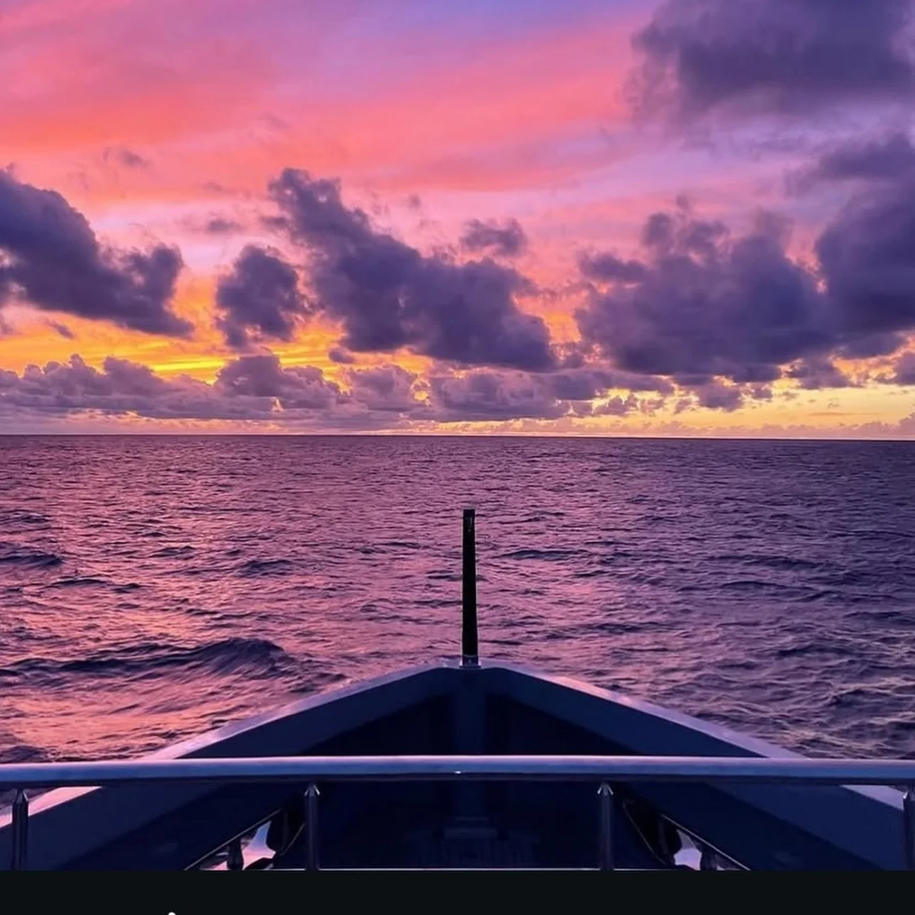 Just another day in paradise 

#yachtlife #superyachts #sunsetchasers #ancora