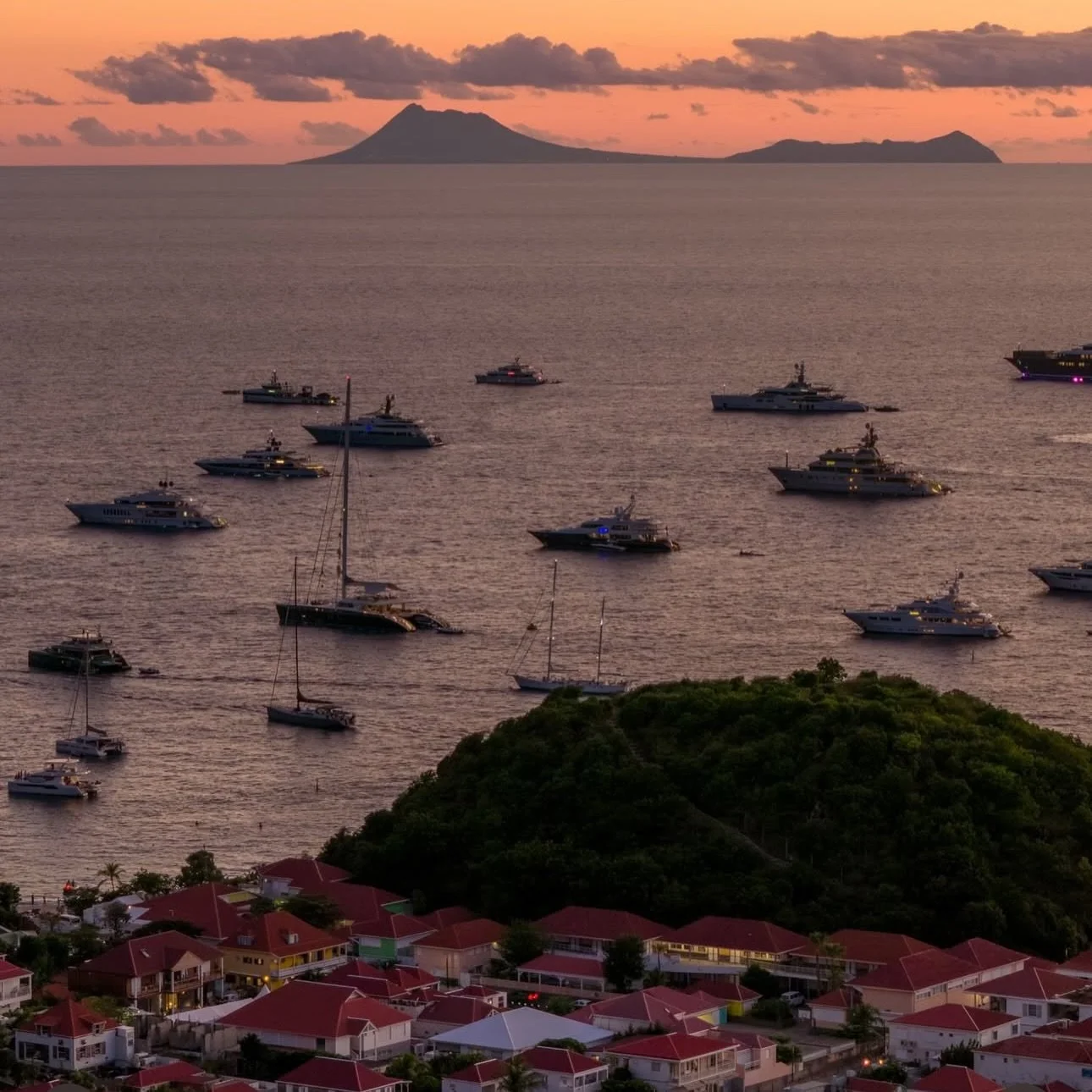 New Years in St Barths is always a good choice - especially on Motor Yacht Ancora ⚓️