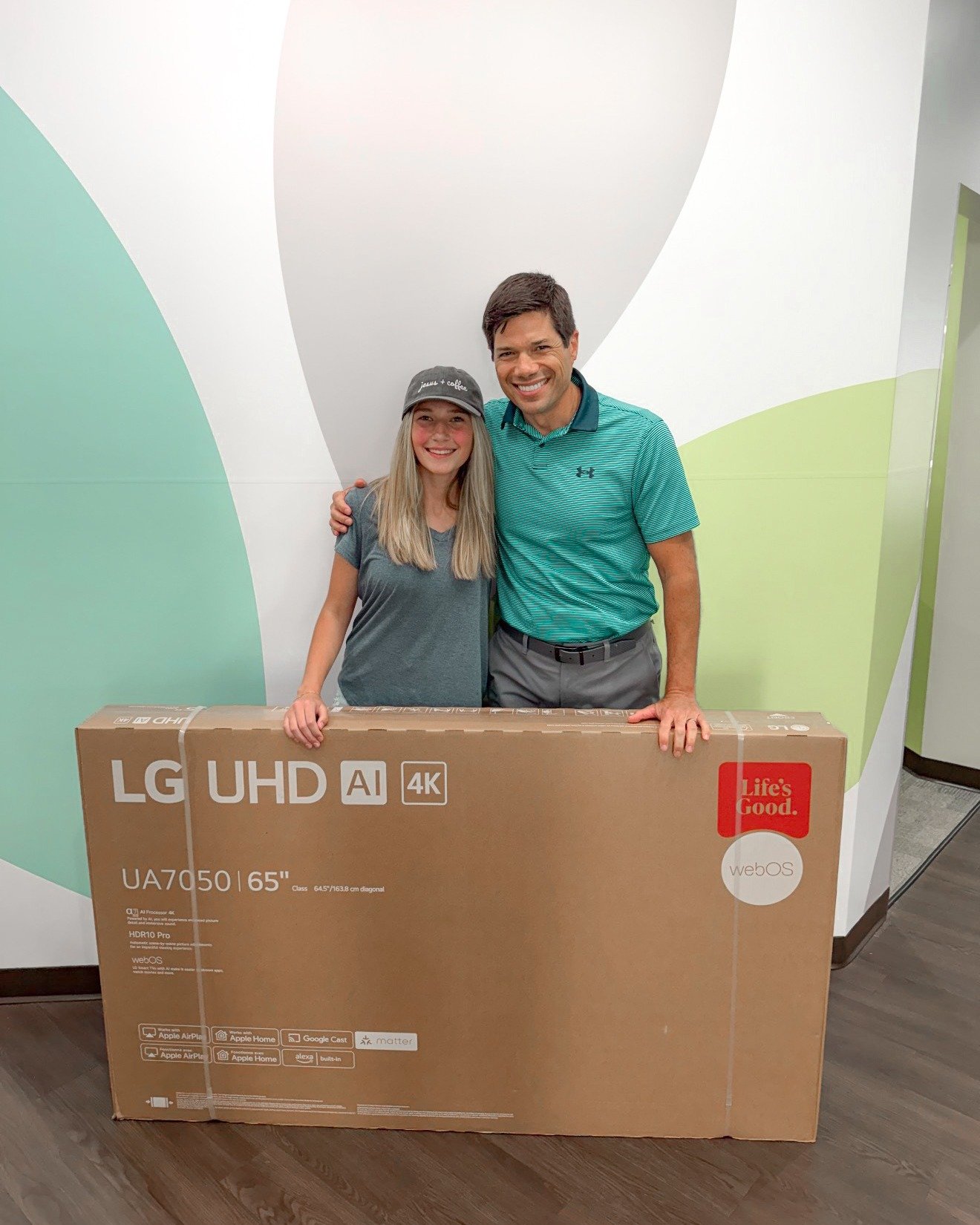 CONGRATULATIONS to our recent Refer a Friend winner, Shania! We hope you enjoy your new TV and home theater system! 

Do you want a chance to win our next giveaway? Stay tune for more details! 👀