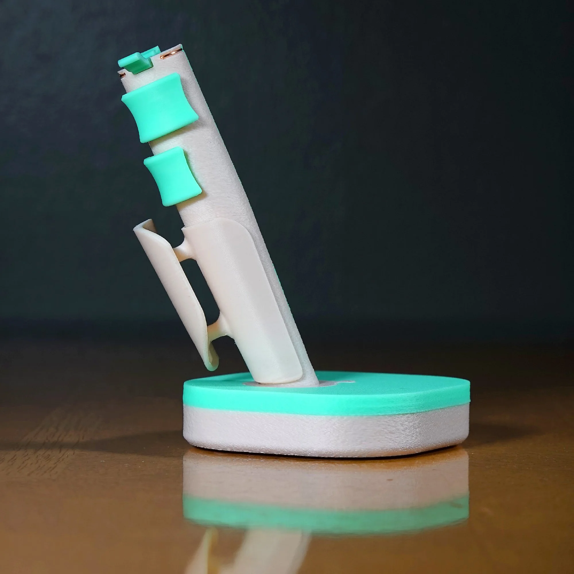 oli-v1_03_side_square (1).jpg