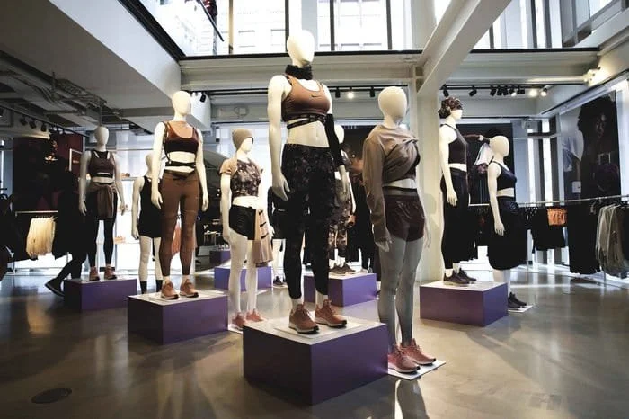 Merchandising_DEFE2356.max-700x700 (1).jpg