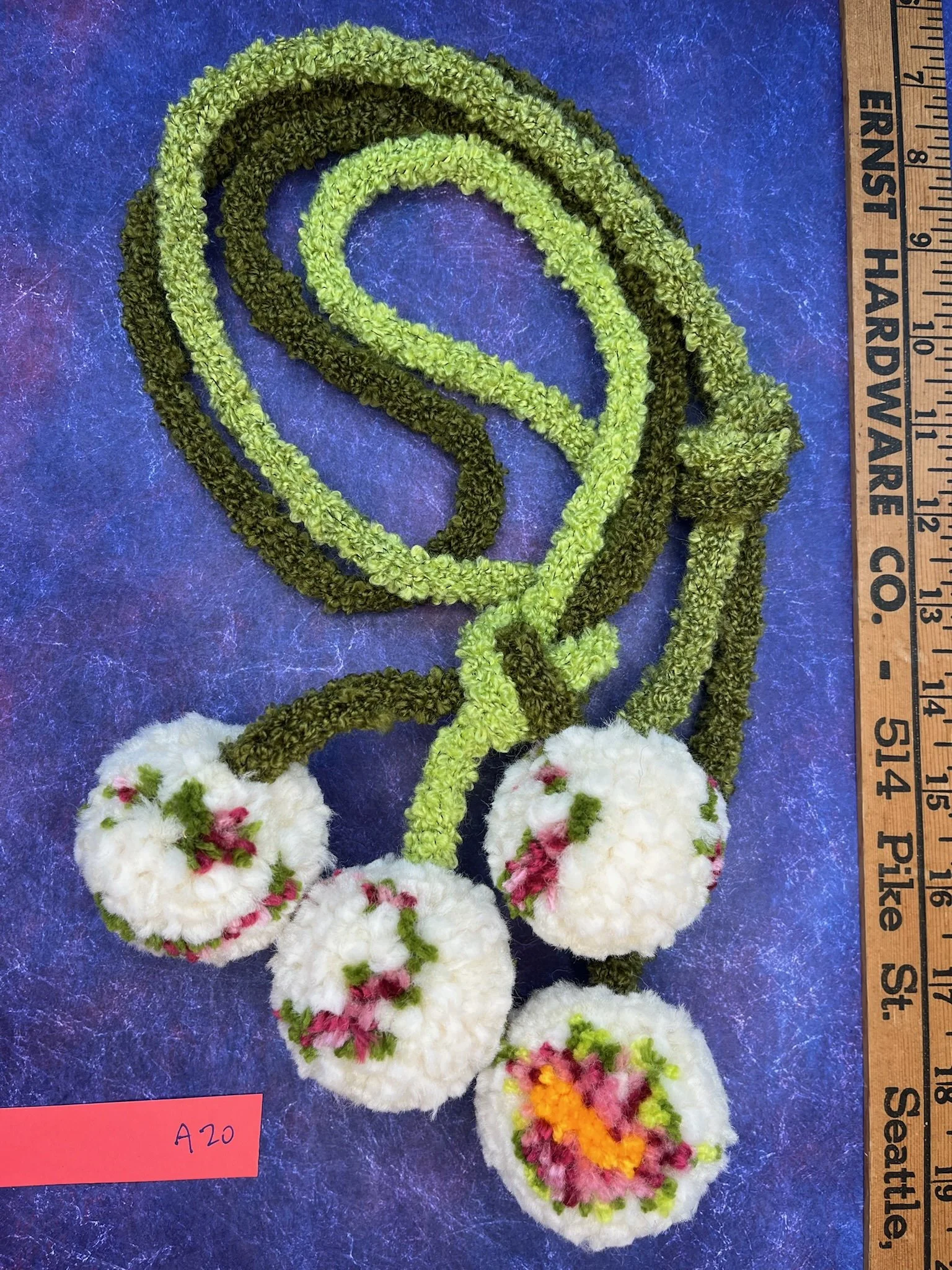 mossy pompom scarf A20