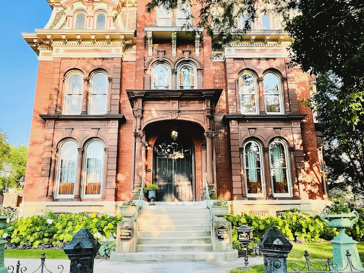 jacob henry mansion front exterior joliet illinois rehearsal young kollar wedding