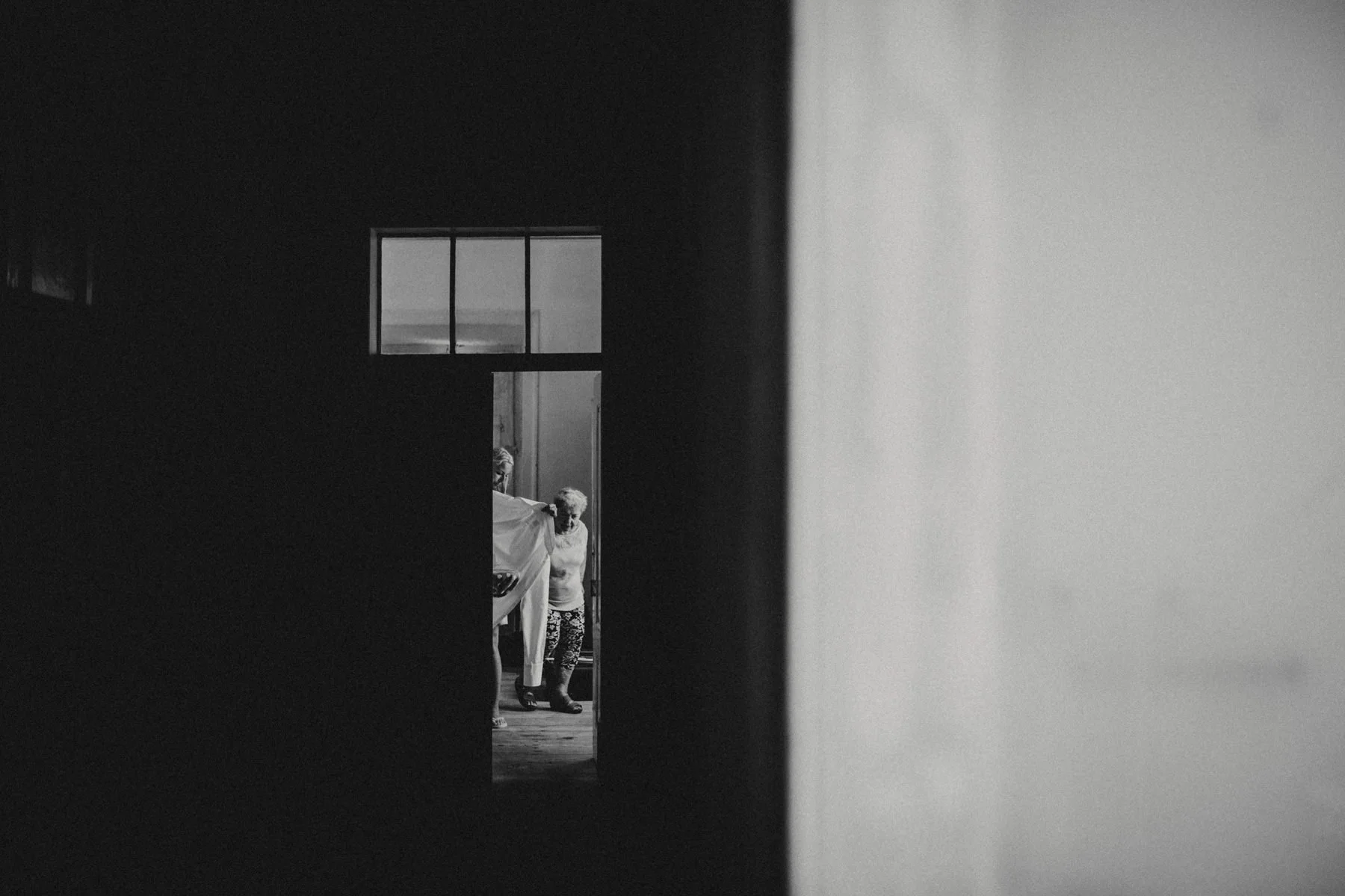 Candid wedding photography with natural light