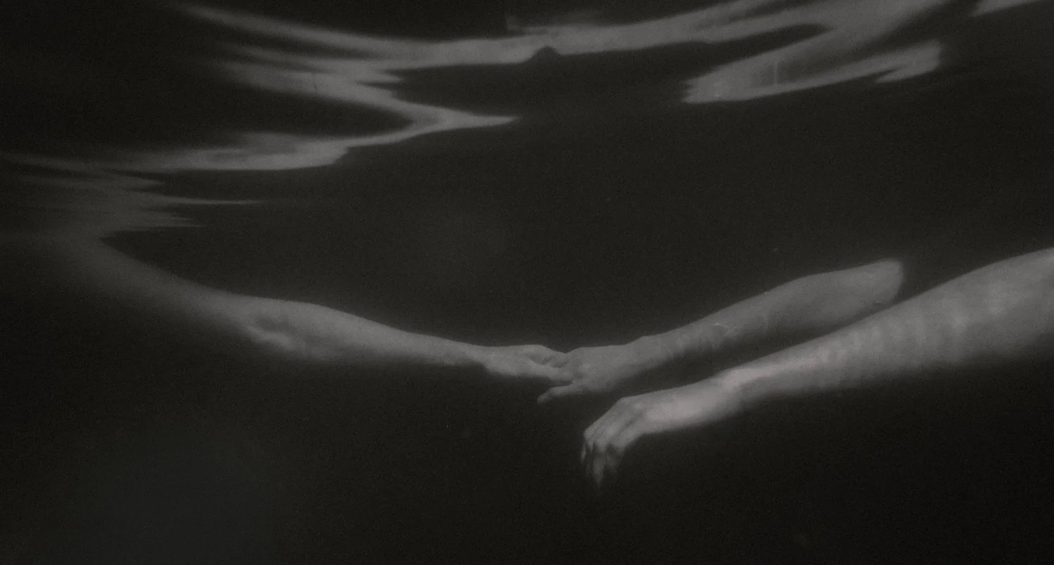 Portugal wedding photographer photographed coupled underwater before ceremony by lookimaginary