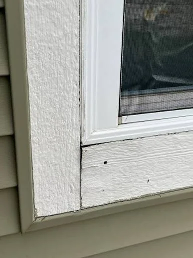 Cracked caulking around window that needs repair