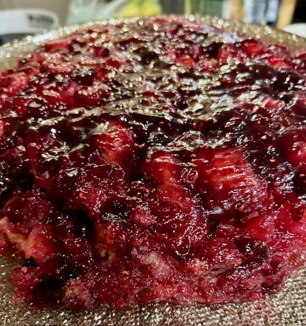cran-raspberry cake