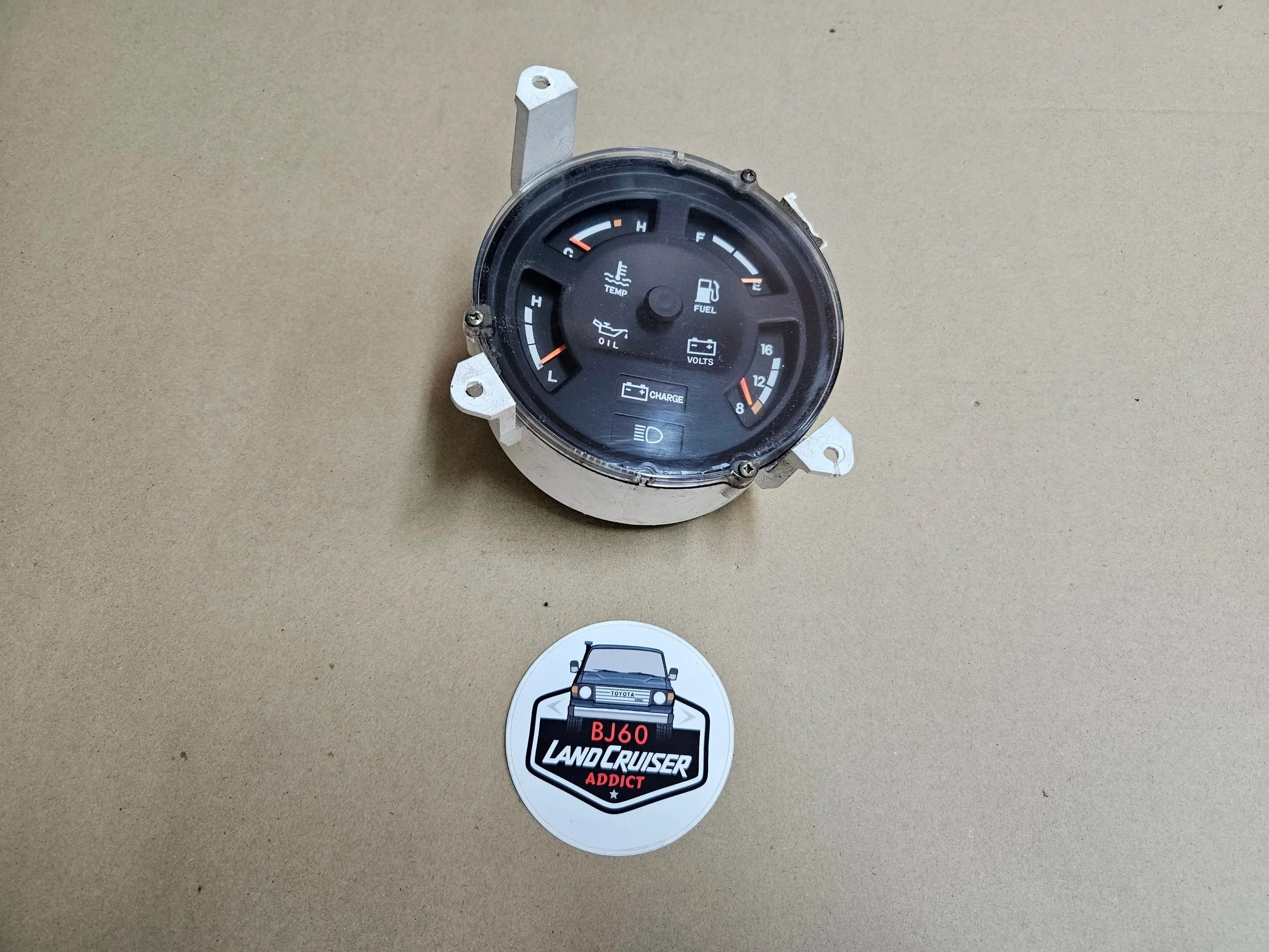 Gauge for vital engine info