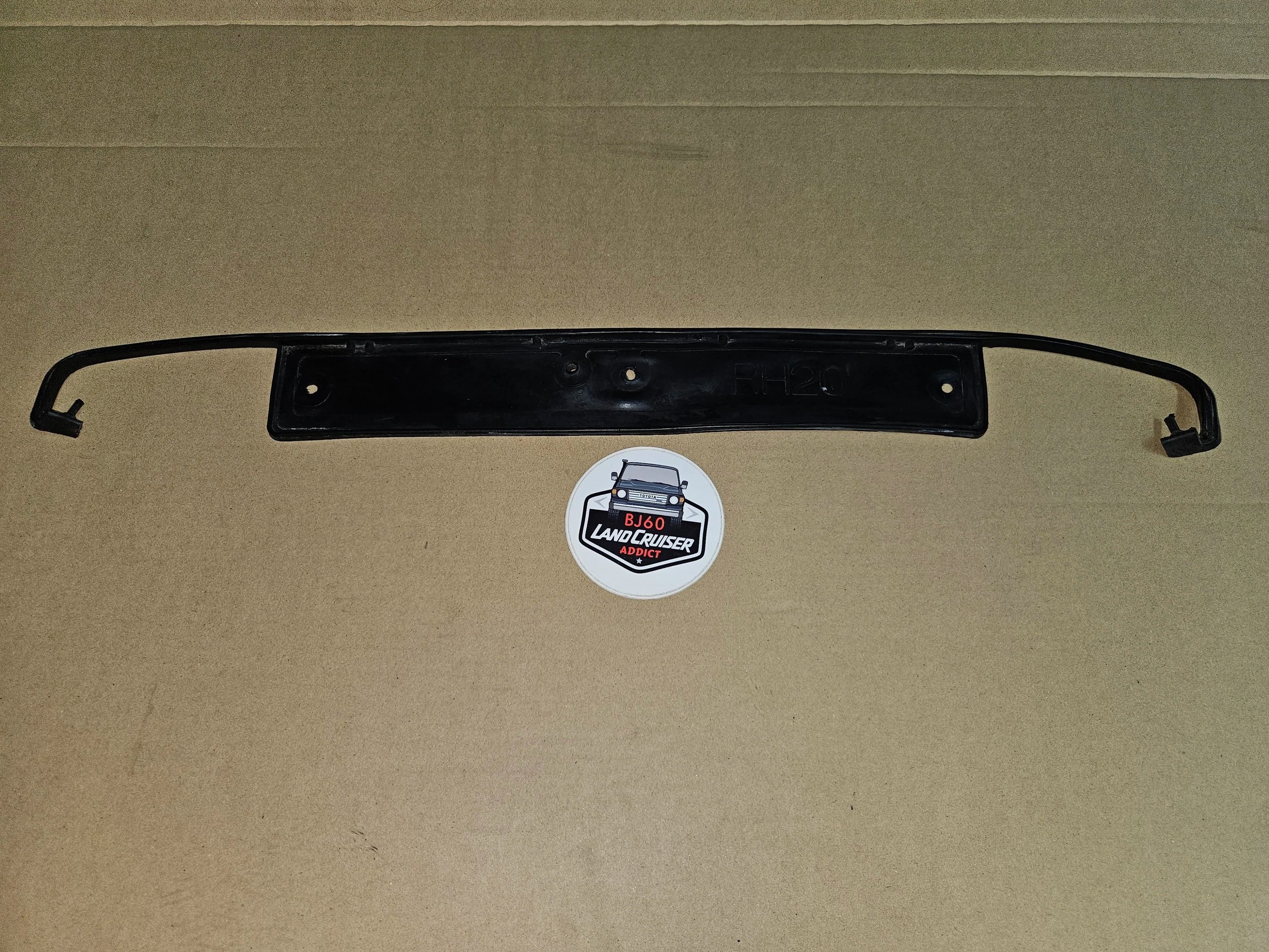 60-series Toyota Landcruiser license plate light gasket.