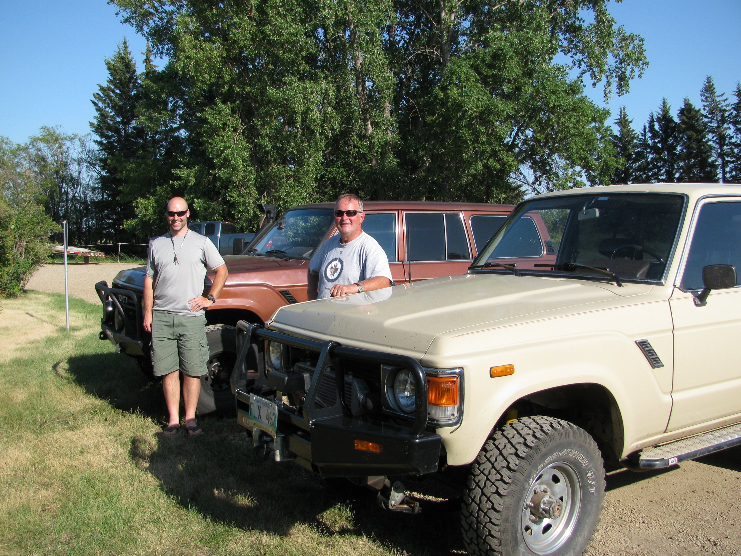 John Fawcus meeting a fellow Landcruiser owner along with their 60-series Landcruisers.