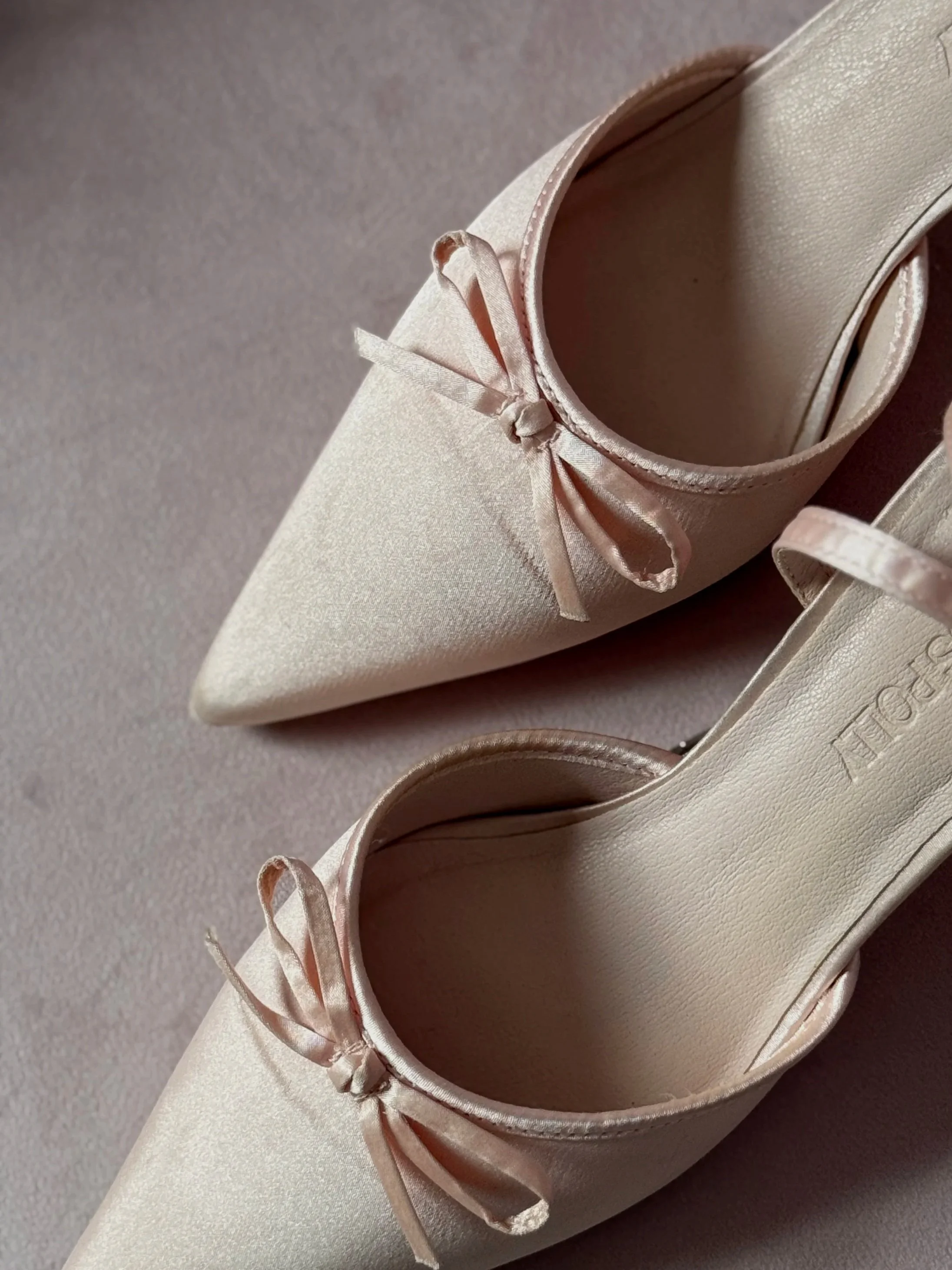 Beauty pink satin ballet flats with a small bow on the toe