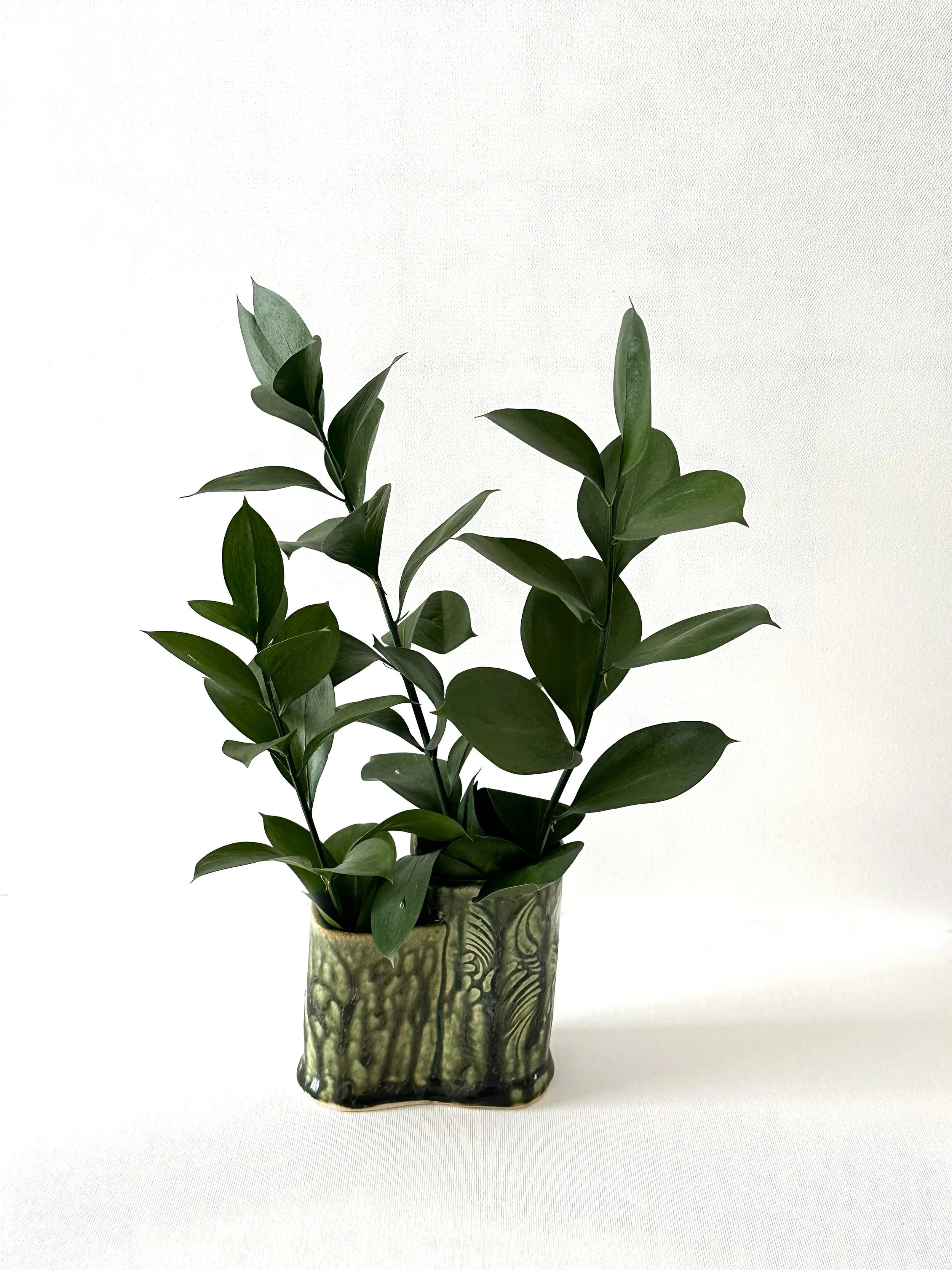 A porcelain clay multi-purpose household container, finished with a Santorini Ash glaze. It can be used for arranging flower, herbs, organizing stationary items, store makeup, toothbrushes, and more. 