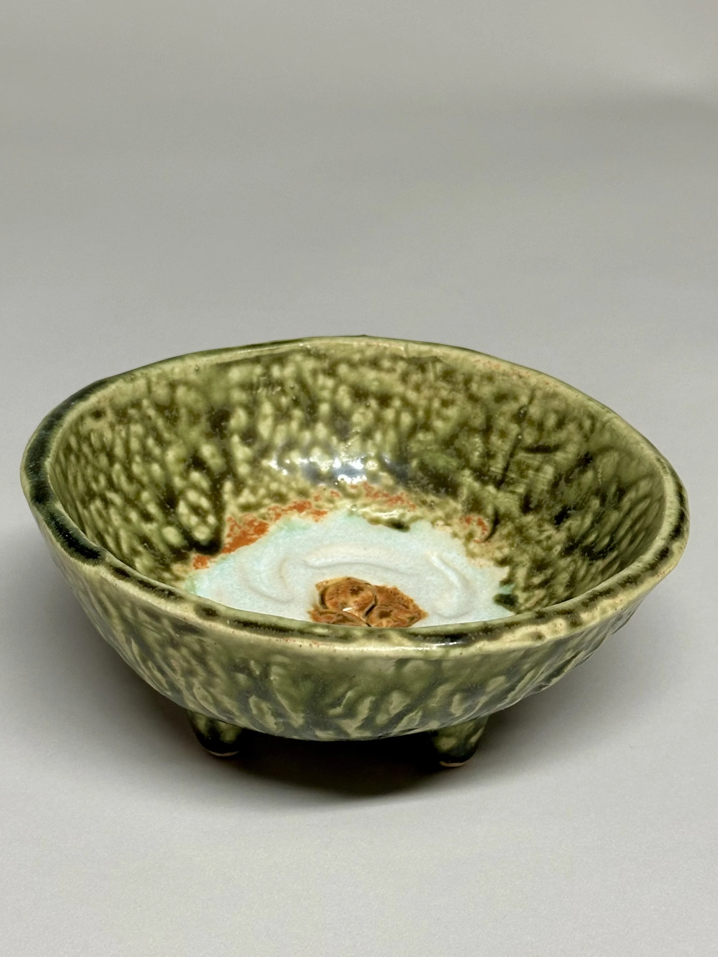 This green ash glazed handbuilt guacamole bowl brings texture, character, and craftsmanship to the table. Perfect for serving guac, salsa, dips, or small shared dishes. 