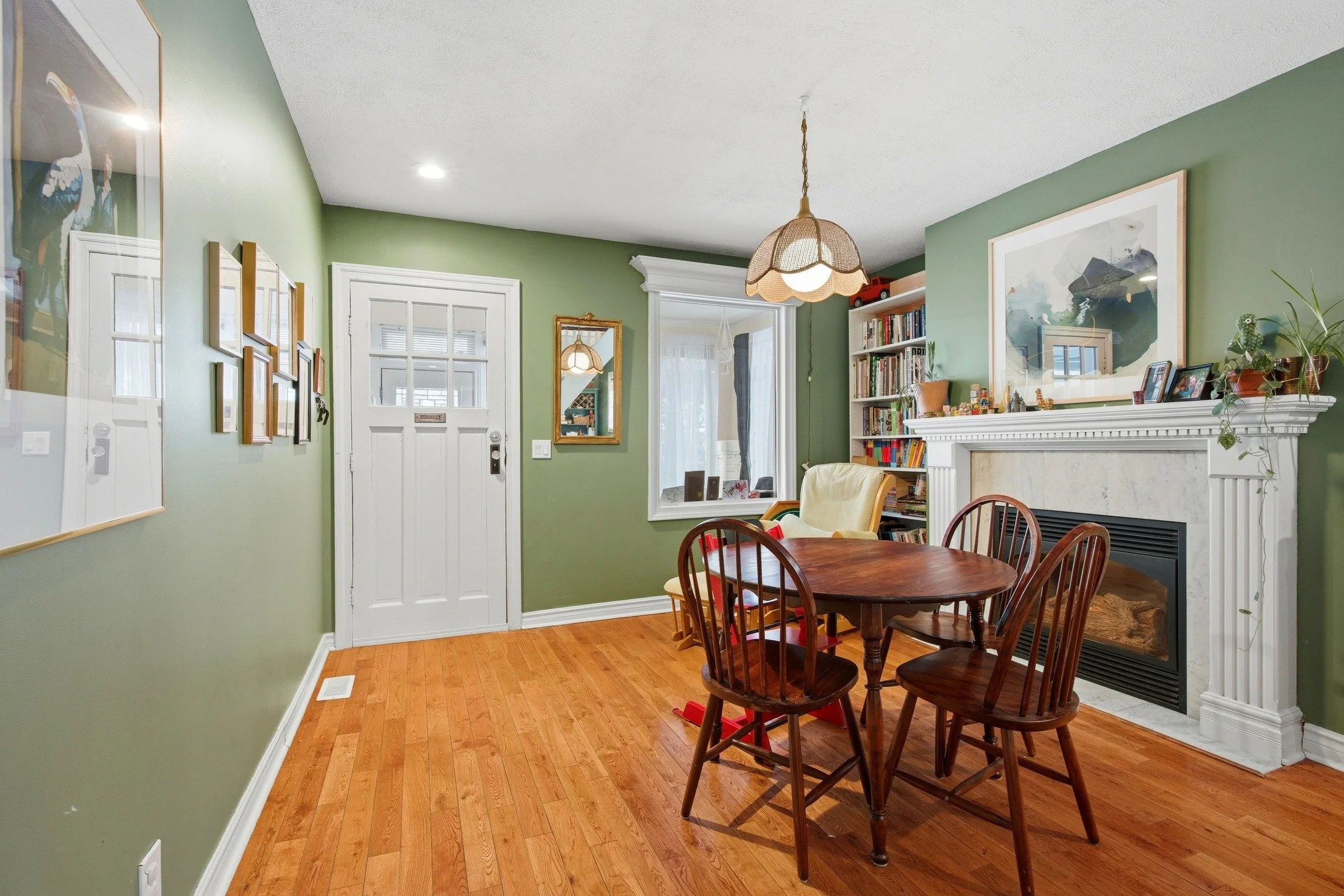 From Today's Photoshoot! in York - Tomorrow I am Barrie Bound!
Book Your Real Estate Photography at www.clickonemedia.com 
Lease Photos $110 | Listing Photos $165

Former Realtor Providing You With Consistent, Stress Free, Reliable Solutions for Your