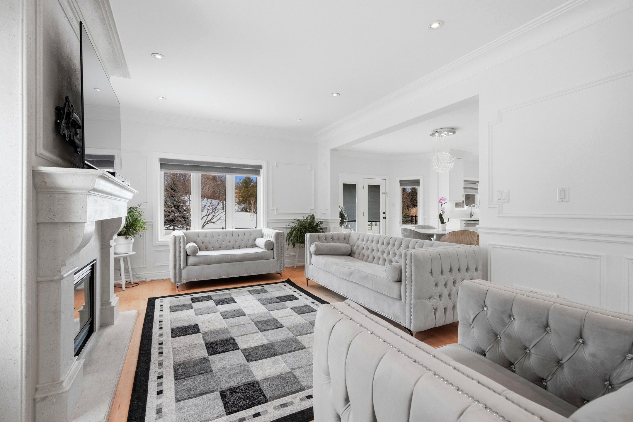 I have open spots for Friday, Saturday &amp; Sunday - Real Estate Media www.clickonemedia.com 
Lease Photos $110 | Listing $165

Former Realtor Providing You With Consistent, Stress Free, Reliable Solutions for Your Listings.

&bull; Lease Photos
&bu