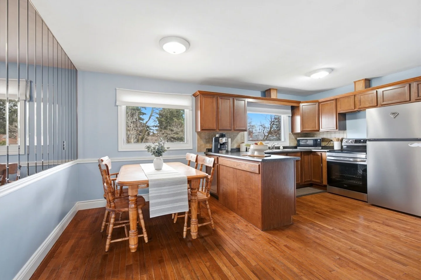 I have Open Spots on Saturday &amp; Booking for Next Week! Real Estate Media www.clickonemedia.com 

Lease Photos $110 | Listing Photos $165

Former Realtor Providing You With Consistent, Stress Free, Reliable Solutions for Your Listings.

&bull; Lea