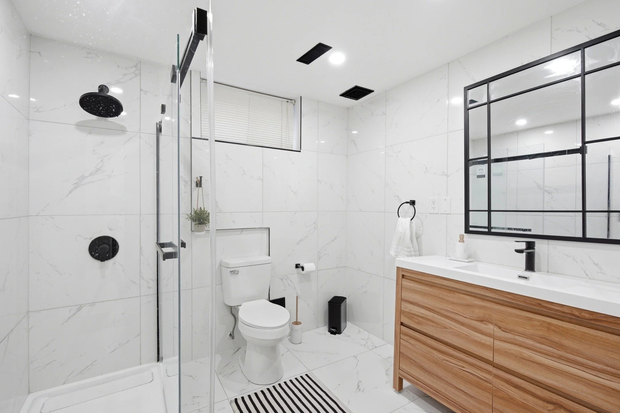 Real Estate Media www.clickonemedia.com 
Photos &amp; iGuide 3D Virtual Tour with Measured Floor plans $390

Former Realtor Providing You With Consistent, Stress Free, Reliable Solutions for Your Listings.

&bull; Lease Photos
&bull; Listing Photos
&