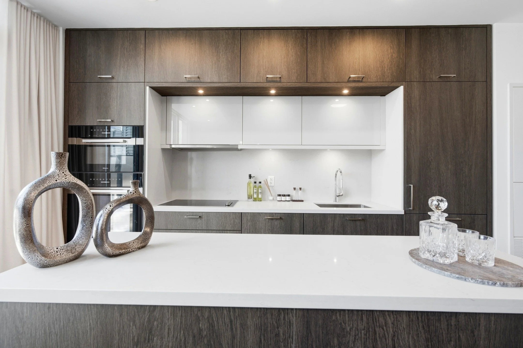 Real Estate Photography www.clickonemedia.com 
Lease Photos $110 | Listing Photos $165 
Photos, iGuide 3D Virtual Tour with Floor Plans $390

Former Realtor Providing You With Consistent, Stress Free, Reliable Solutions for Your Listings.

&bull; Lea