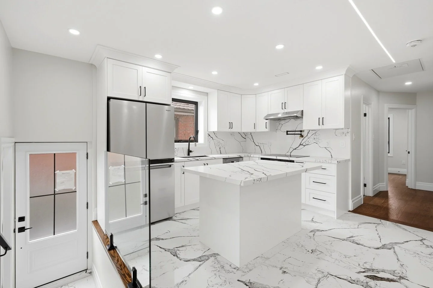 Real Estate Photography Book: www.clickonemedia.com 

Lease Photos $110 | Listing Photos $165
Photos, Floor Plans &amp; Drone $350

Former Realtor Providing You With Consistent, Stress Free, Reliable Solutions for Your Listings.

&bull; Lease Photos
