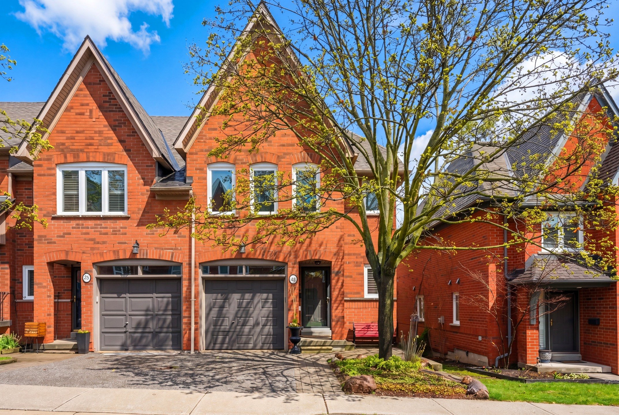 Today's 1st Photoshoot in Mississauga, Used AI to take the rain out and make it a bright sunny day!

Off to London for Photoshoot #2 for today!

Book Your Real Estate Media at www.clickonemedia.com