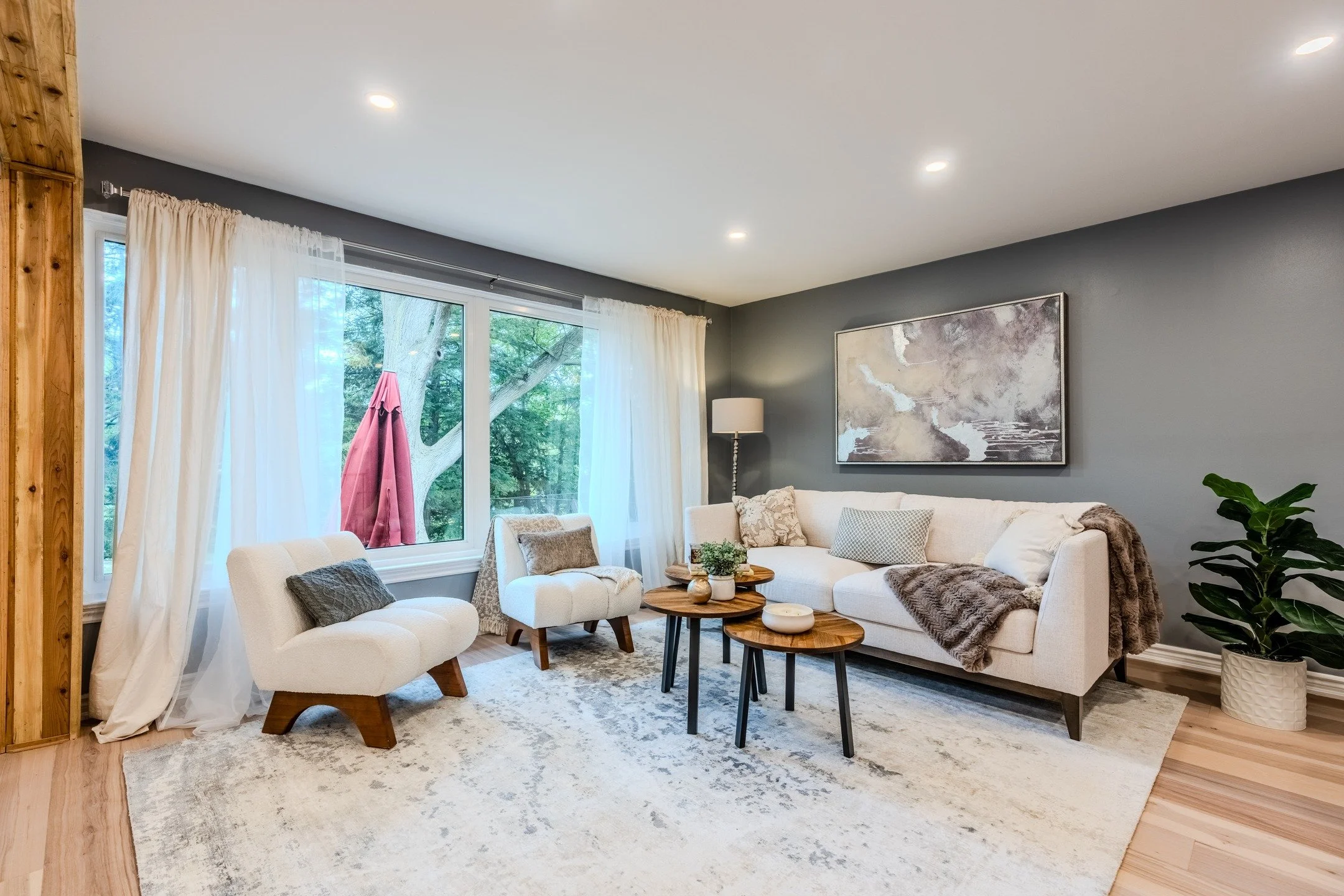 Real Estate Media www.clickonemedia.com 
Lease Photos $110 | Listing Photos $165
Photos, iGuide 3D Virtual Tours with Measured Floor Plans $390

Former Realtor Providing You With Consistent, Stress Free, Reliable Solutions for Your Listings.

&bull; 