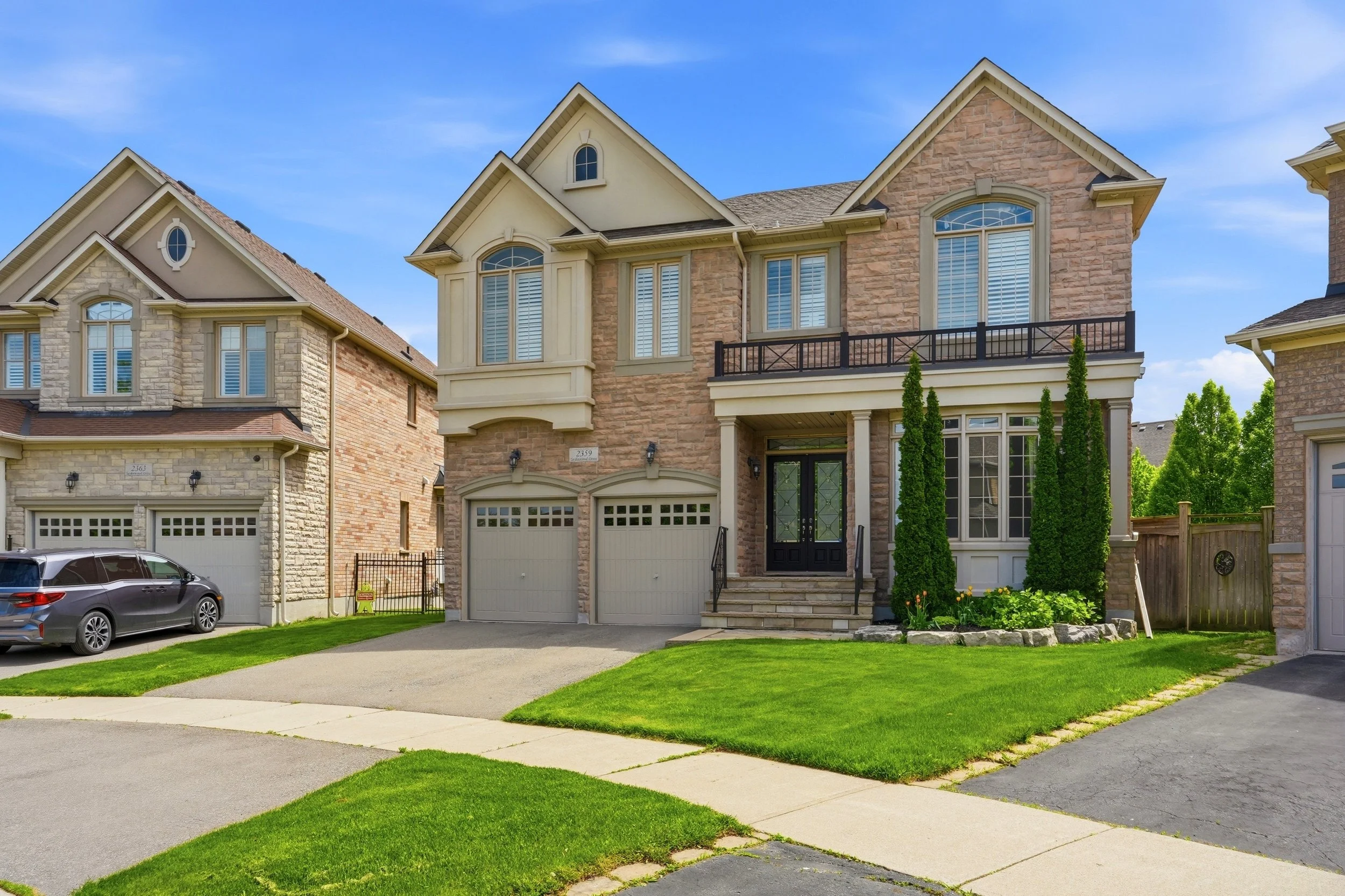 Funny Story Here: 

For my shoot in Oakville today, I did an amazing job on the house and when i was done the outside the homeowner came out asking why i was taking photos of their house. 

Initially I thought, um well because you are selling it, I j