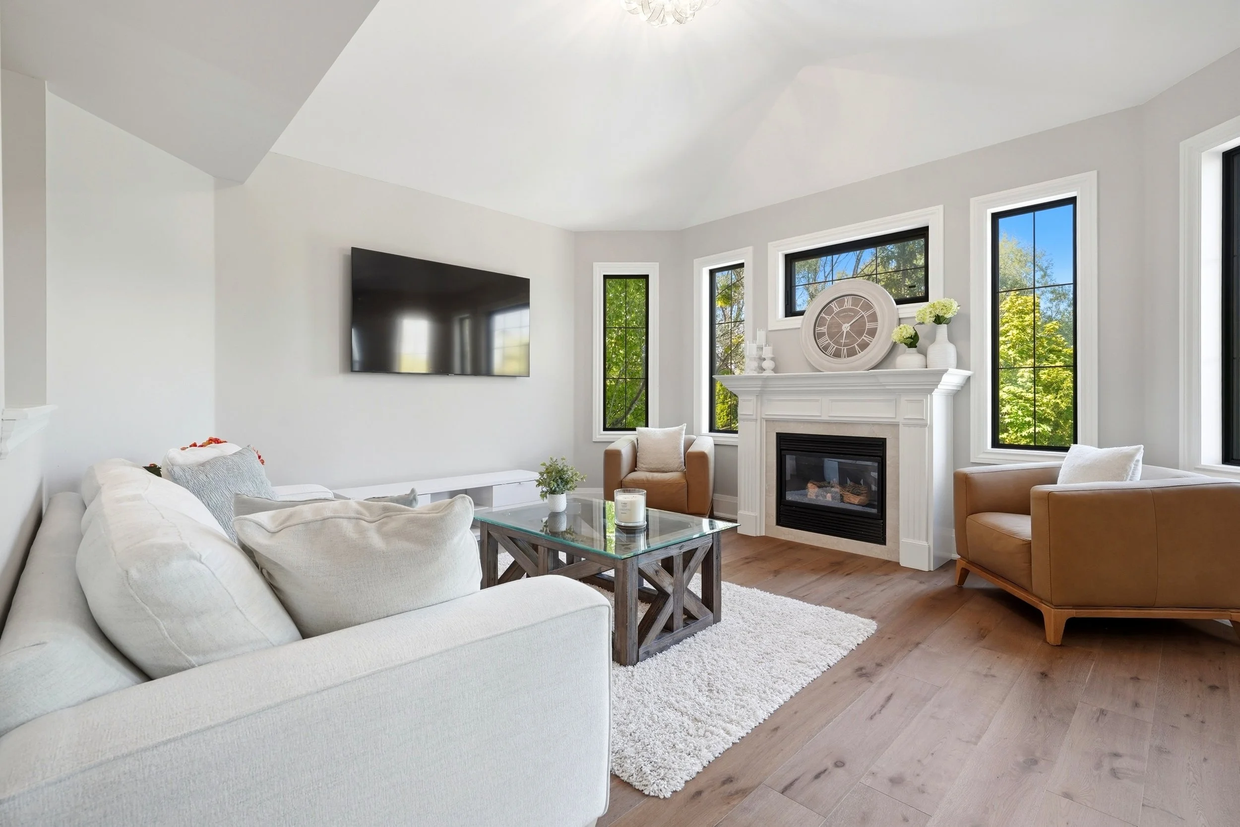 Real Estate Photography www.clickonemedia.com
Lease Photos $110 | Listing Photos $165
Photos | Floor Plans | Drone $350

Former Realtor Providing You With Consistent, Stress Free, Reliable Solutions for Your Listings.

&bull; Lease Photos
&bull; List