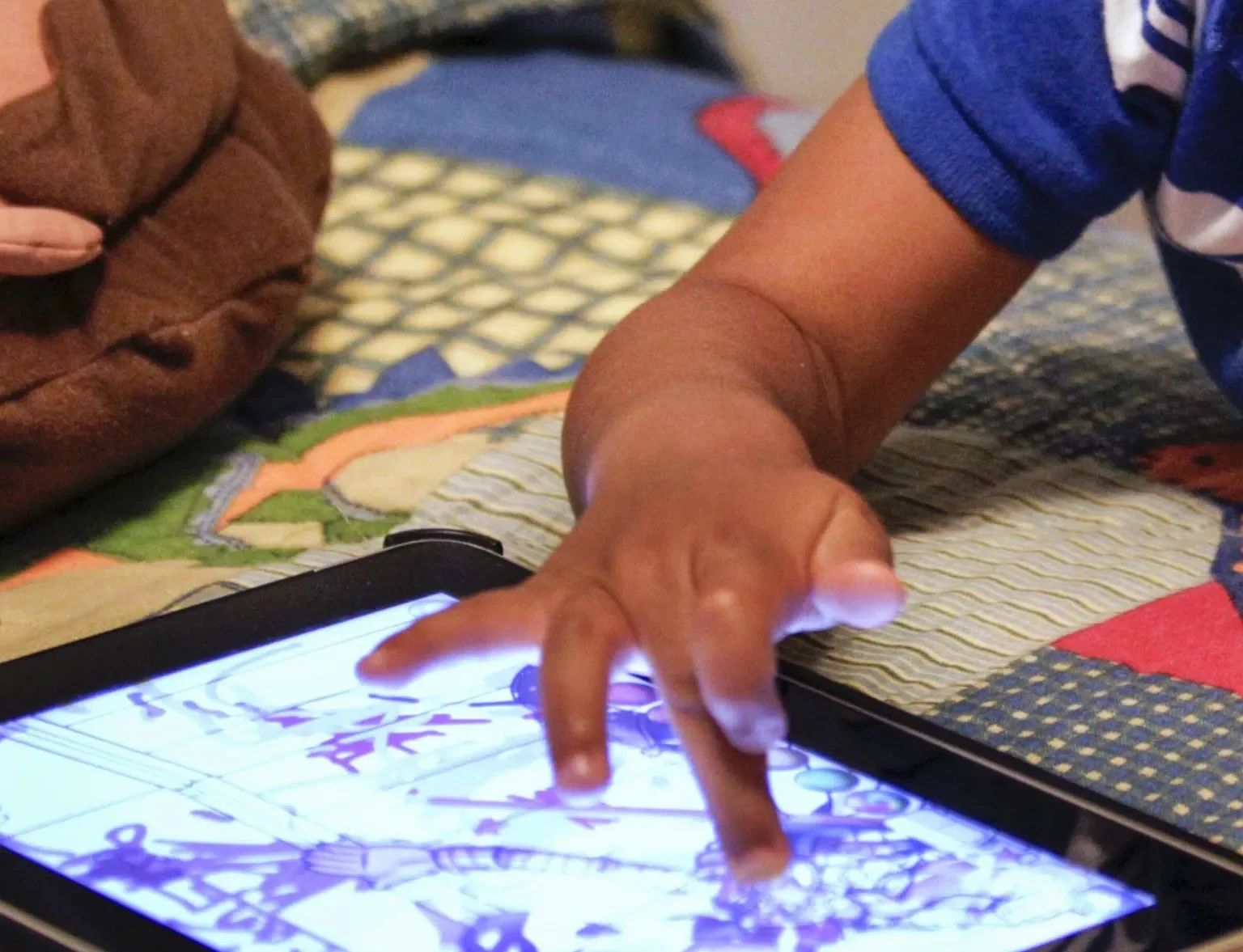 New screen time limits at school for Seattle’s youngest students