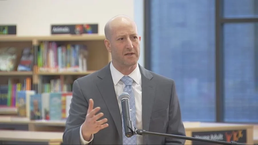 ‘It shouldn’t be that hard of a lift’: Seattle schools to limit screen time, pull iPads from youngest students