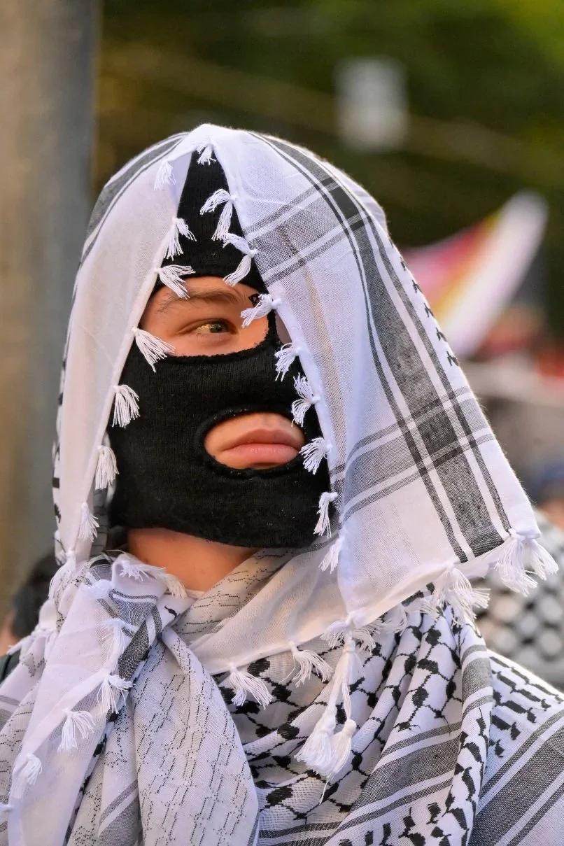 Documentary photograph taken during the Israeli President’s visit to Melbourne on 12 February 2026, capturing protests in Southbank and the CBD, police security measures, and street-level tensions. Photo by Farhad Rajabali | Artssie