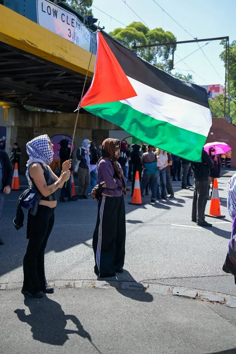 Documentary photograph taken during the Israeli President’s visit to Melbourne on 12 February 2026, capturing protests in Southbank and the CBD, police security measures, and street-level tensions. Photo by Farhad Rajabali | Artssie