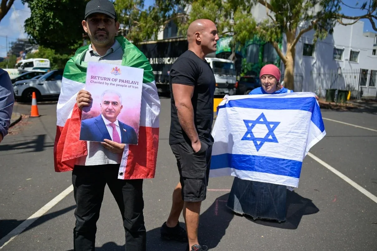 Documentary photograph taken during the Israeli President’s visit to Melbourne on 12 February 2026, capturing protests in Southbank and the CBD, police security measures, and street-level tensions. Photo by Farhad Rajabali | Artssie
