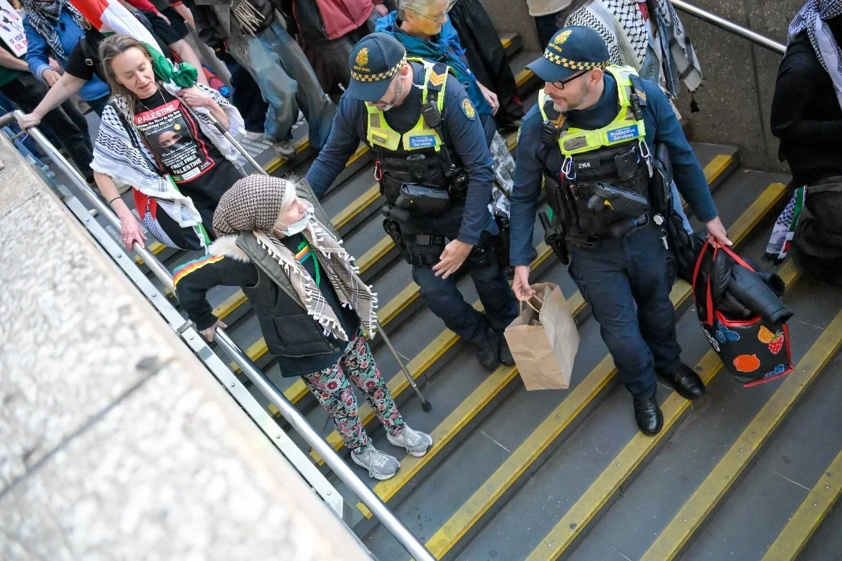 Documentary photograph taken during the Israeli President’s visit to Melbourne on 12 February 2026, capturing protests in Southbank and the CBD, police security measures, and street-level tensions. Photo by Farhad Rajabali | Artssie