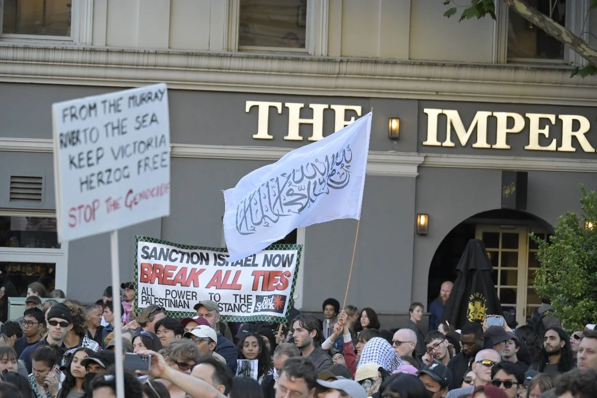 Documentary photograph taken during the Israeli President’s visit to Melbourne on 12 February, capturing protests in Southbank and the CBD, police security measures, and street-level tensions. | photo by Farhad Rajabali