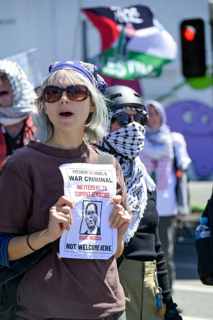 Documentary photograph taken during the Israeli President’s visit to Melbourne on 12 February 2026, capturing protests in Southbank and the CBD, police security measures, and street-level tensions. Photo by Farhad Rajabali | Artssie