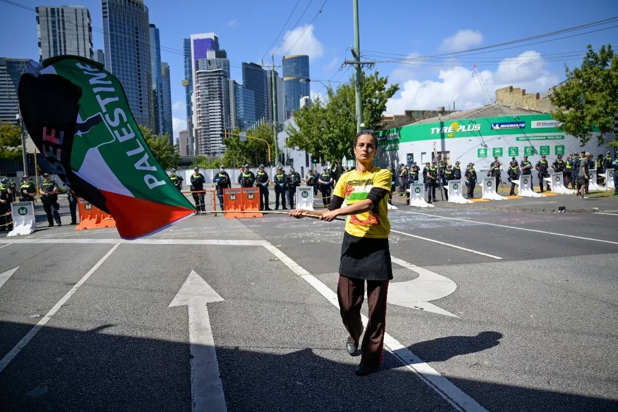 Documentary photograph taken during the Israeli President’s visit to Melbourne on 12 February 2026, capturing protests in Southbank and the CBD, police security measures, and street-level tensions. Photo by Farhad Rajabali | Artssie
